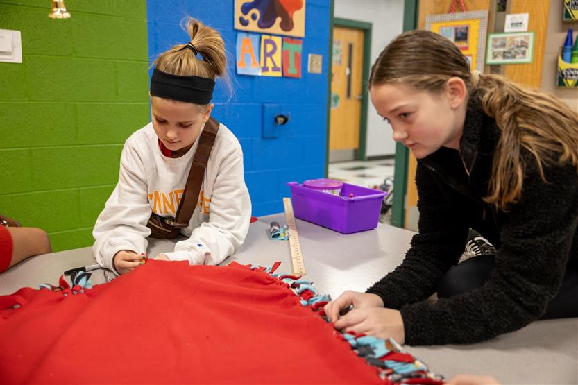 Students make donations for animal shelter